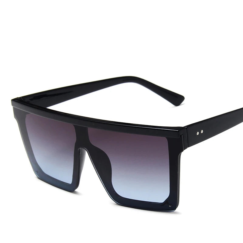LUNETTE DE SOLEIL CARRE OFFRANT UNE PROTECTION UV400 FONCEE - THT